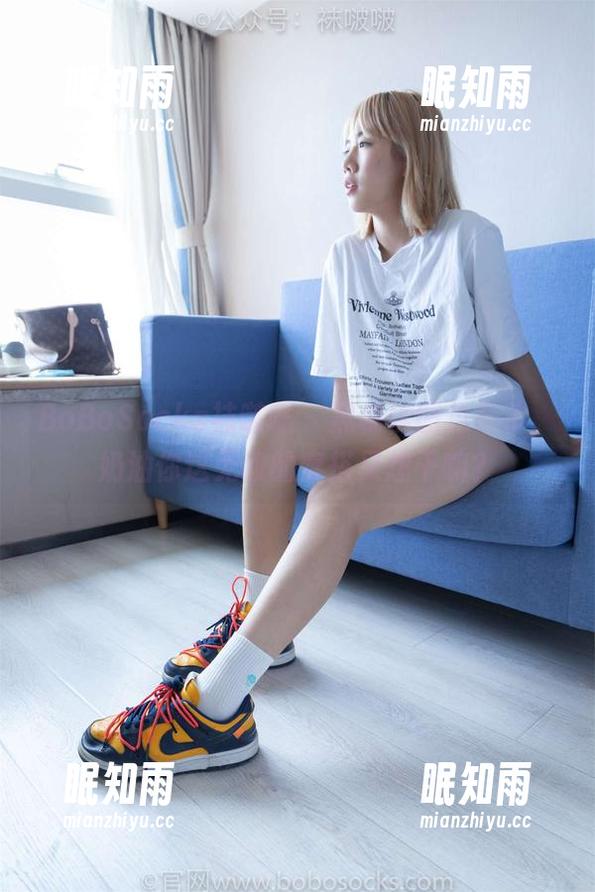 BoBoSocks袜啵啵-奶油 BoBoSocks袜啵啵 - 黑棉袜图包来了,奶油你这无敌的穿搭又想干嘛?