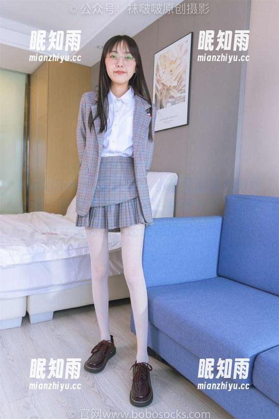 BoBoSocks袜啵啵-小甜豆 BoBoSocks袜啵啵 - 小甜豆的珠光肉丝合集,图片上闪烁着不一样的光彩,究竟是肉丝?还是她自己?