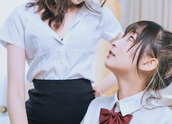 在溪水边的JK制服?喵糖映画的写真乐园合集