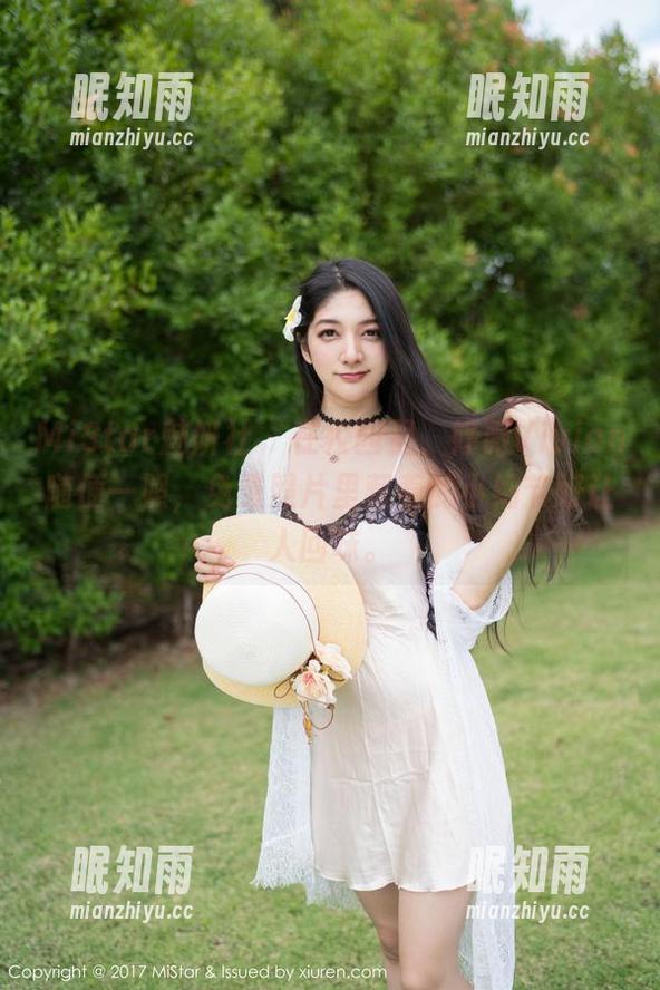 MiStar魅妍社-妤薇Vivian MiStar魅妍社 - 在校园里,妤薇Vivian随便一照,免费照片里藏着的小细节好让人回味。