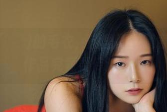 这Pia(피아)的毛衣，图里那种随意的感觉，作品究竟要传达什么？