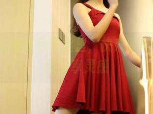 在ROSI的红色蕾丝里，快来收获你的美图分享灵感
