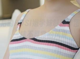 原图背后的ROSI嫩学妹制服，图册里的一抹不寻常的风景