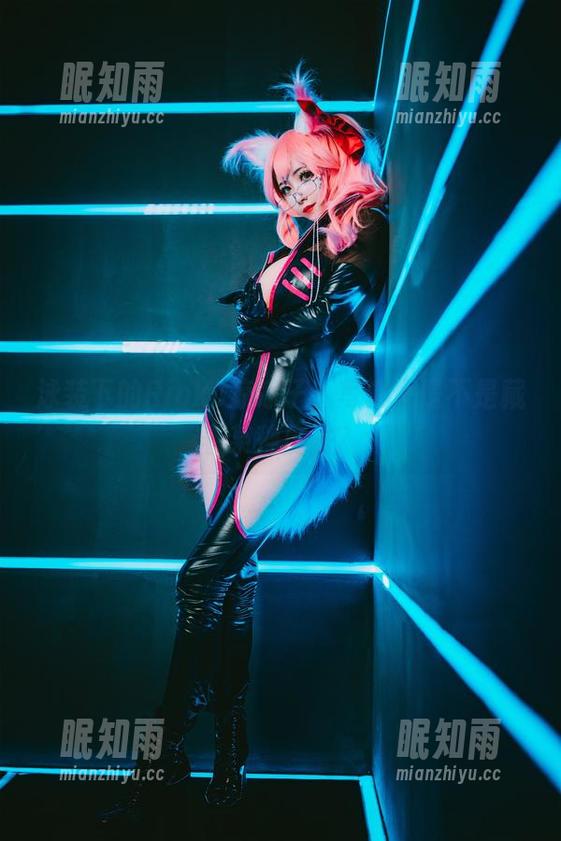 Rioko凉凉子 泳装下的Rioko凉凉子,写真里是不是藏着某种魔法?