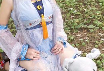 TouTiao头条女神 – 海边的李丽莎：图库精选！不小心被晒成了熟透的西瓜