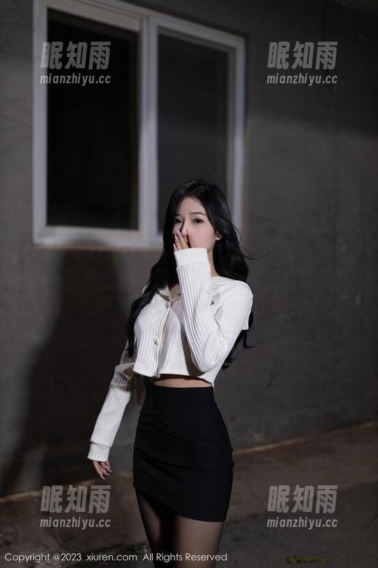 Xiuren秀人网-娜娜子呀 Xiuren秀人网 - 娜娜子呀之前的红裙作品,图库翻新,没想到看一阵风都能引出这种色彩的叠加!