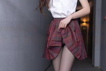 Xiuren秀人网 – 图册里的李丽莎和…另一个人？没错，谜一样的双重视角！