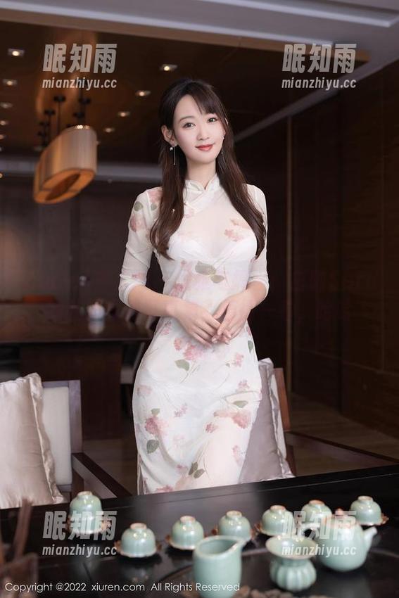Xiuren秀人网-白微Sera Xiuren秀人网 - 优雅与搞怪:白微Sera的礼服高清写真集,值得一看,哈哈