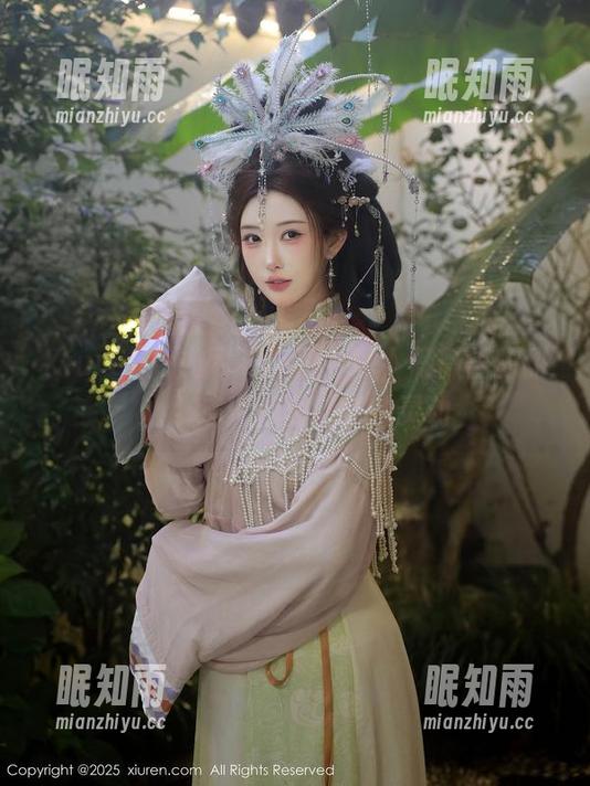 Xiuren秀人网-薇薇酱 Xiuren秀人网 - 高清下载,薇薇酱的甜心,连糖都要嫉妒的灵动