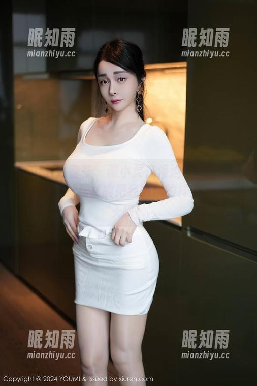YouMi尤蜜荟 - 谭小灵在海边：在线Photoshop，居然能把我晒黑的样子变白！天啊！