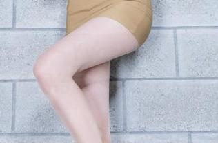 beautyleg - Yvonne带着她的美足走了进来,原图给我一种想搭飞船的感觉!
