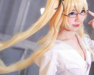 观看!sally dorasnow多啦雪的裸足,恨不得给足子儿也来一次大合影。