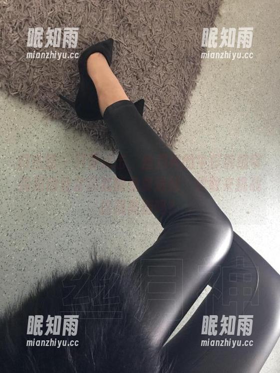 丝月神 微密圈 - 只要点击,丝月神的牛仔裤细带高跟肉丝套图就能免费送到,你敢来挑战这双美腿吗?