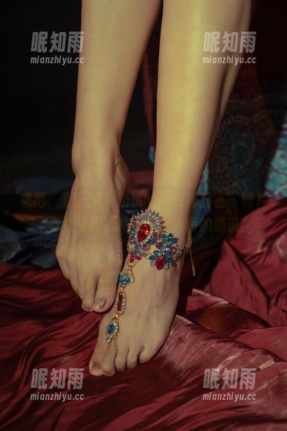 来吧，看云溪溪奶桃的“龙娘图鉴”照片，免费的福利不止是表面的嘲讽