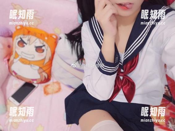 佳佳好难啊 佳佳好难啊在神社里如同一阵风,照片里那种淡淡的灵性,让我想多看几遍。