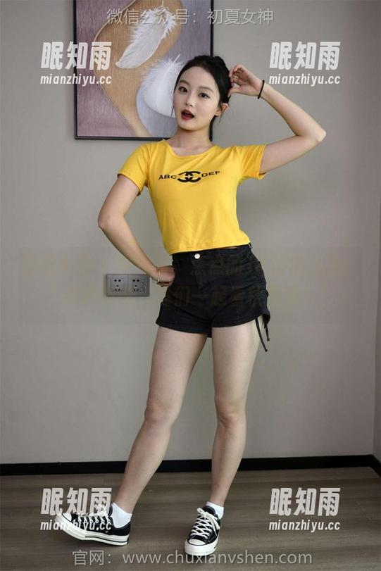 初夏女神-点点 初夏女神 - 图片里,点点的JK仿佛在说:“来杯咖啡,我们一起看秋景吧!”