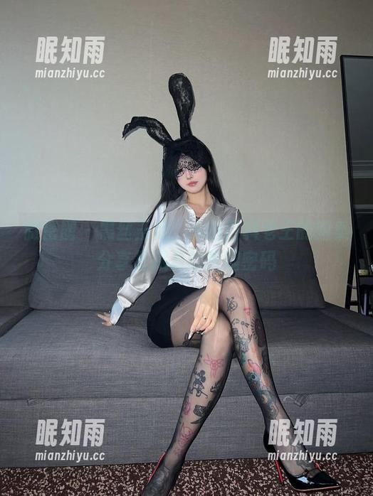 卡通百科老王 微密圈 - 黑丝玉足,卡通百科老王的图集分享里藏着的美腿密码