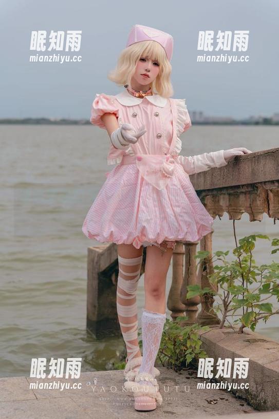 辣妹学院的犀利真相，咬一口兔娘的写真集打破你的三观！