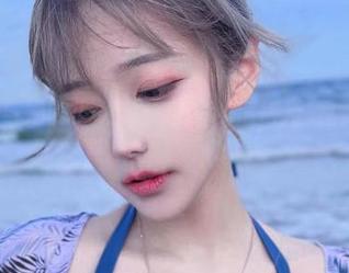 啾小妍与她的少女图片合集，值得反复琢磨的每一处神情