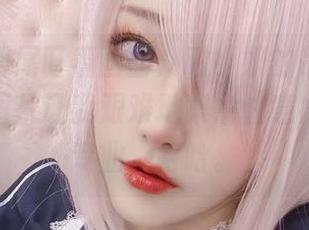 “从头到尾盯着画面：啾小妍的吊带”——这种图片让我艰难地集中注意力，真不专业，哈哈。