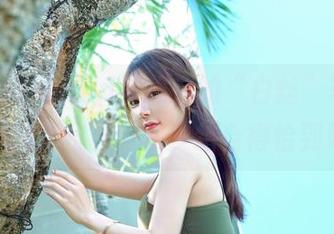 嗲囡囡 – SiByl李思宁的“白丝”写真，这次她又把优雅与俏皮结合得恰到好处了