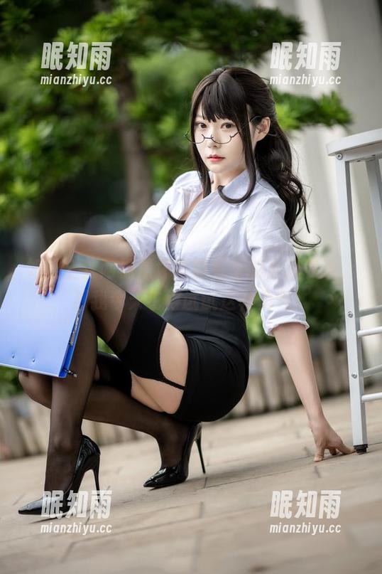 坏露露香宝 如果全套网袜是坏露露香宝的自我表达,那我今天也得试试这种勇气!