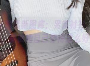 失眠小宁的最新图库:男友衬衫,明明是他的,却被她自己穿得这么好看。
