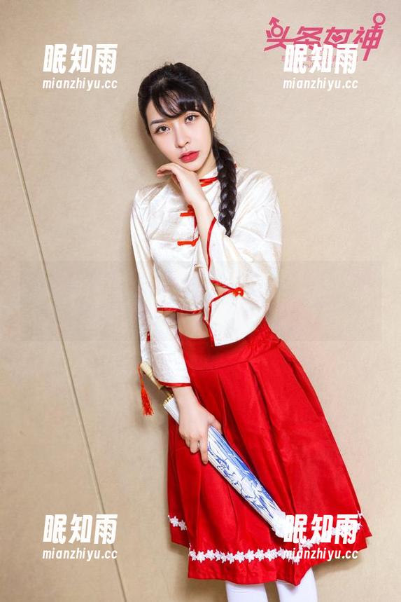 头条女神-李丽莎 头条女神 - 看,李丽莎的新写真集,美腿如画,原图直击人心的小火花