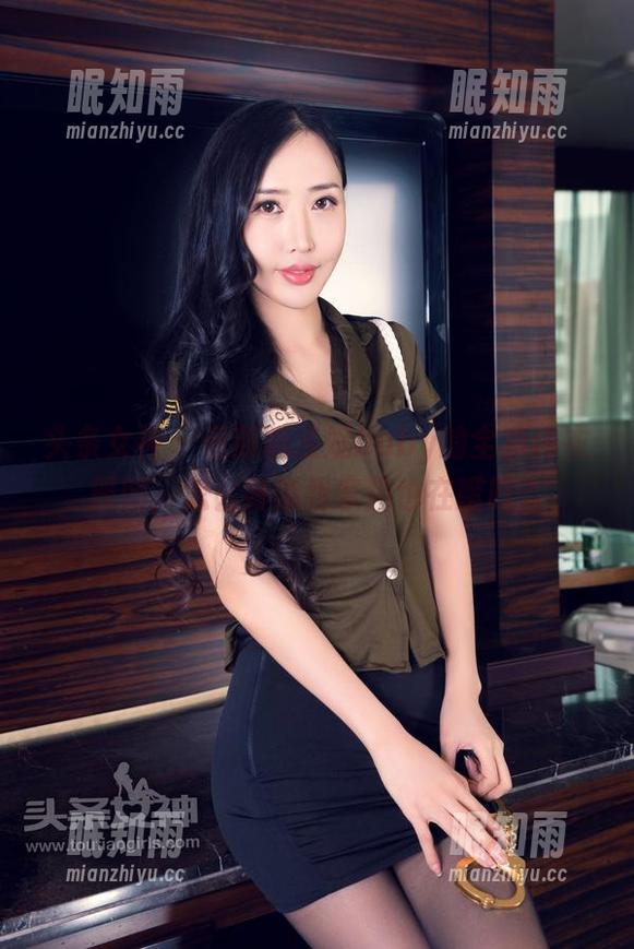 头条女神-杨漫妮baby 头条女神 - 看到杨漫妮baby的全套内衣原图,怎么好像我家猫也在瞪眼?