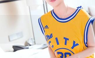 头条女神 - 细节控的福利:杨漫妮baby的和服图集不容错过。