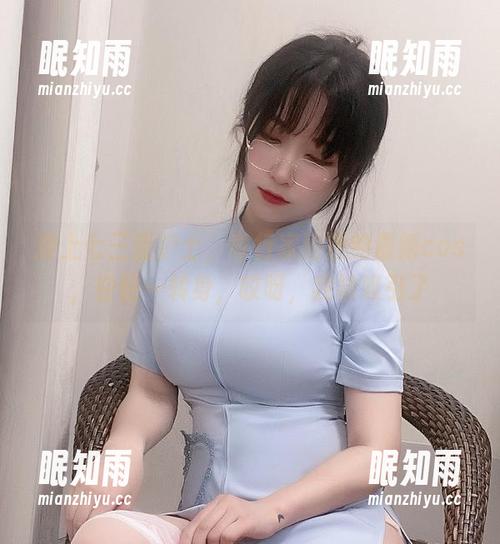 奇行家狗崽 穿上七三蓝护士,奇行家狗崽的最新cos,轻轻一转身,哎呀,我被吸引了