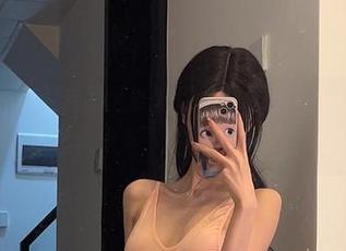 微密圈 – 在粉色的世界里,女刺客让你ko掉一切杂念,快来下这份作品集!