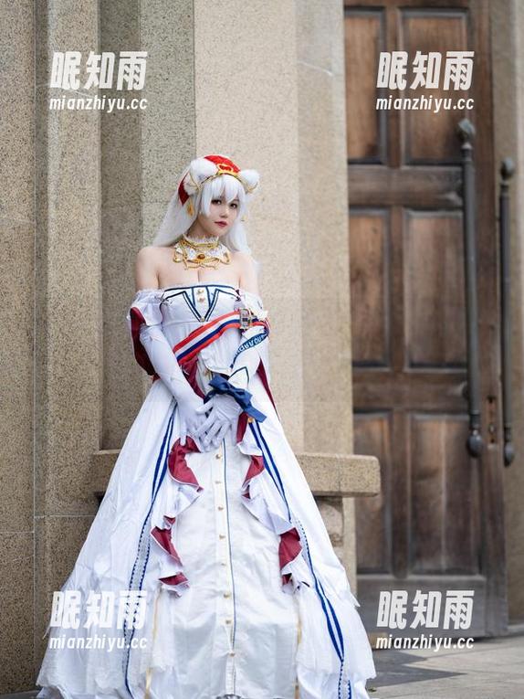 短裙私拍，走到哪里都是小仓千代w的舞台，真想搭个顺风车去她的下一站。