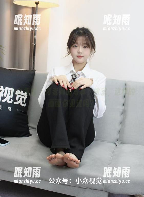 小众视觉 - 珂老师的写真，教室，这样的画面你见过吗？