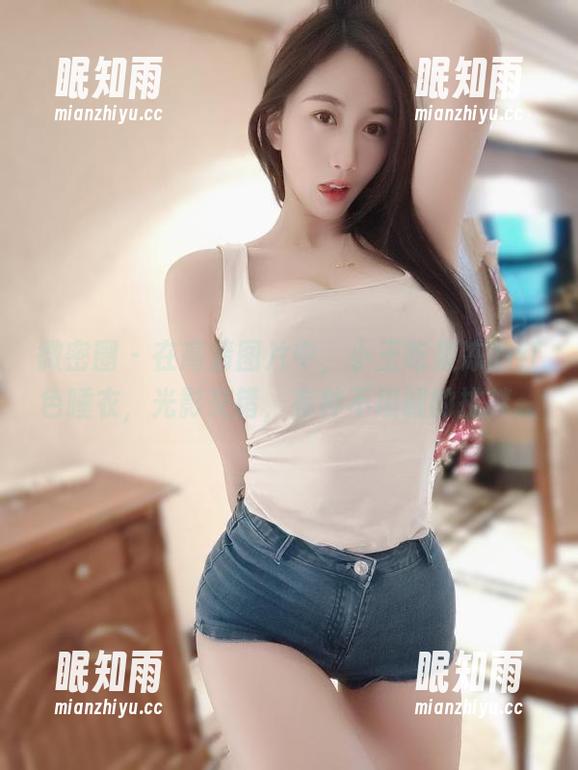 小玉吃果冻 微密圈 - 在高清图片中,小玉吃果冻的红色睡衣,光影交错,有种不坦诚的挑衅。