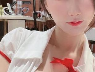 微密圈 – 写真给力，小玉吃果冻的和服让人忍不住联想一些不太正经的情境。