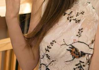 尤果网 - 一瞥王莹私房里的样子，说明书上写的不都是干练。