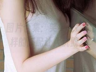 尤果网 – 图片合集：笑笑和她的旗袍，怎样的搭配让人沉默？