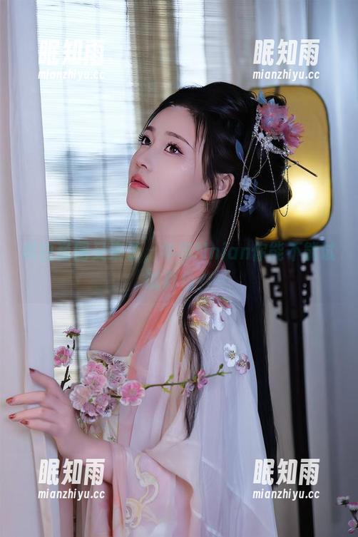 年年Nnian 黑白套图又来了,年年Nnian你能不能试试彩色?