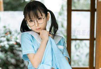 幼水铃衣的写真又更新了，小猫猫逗得我差点乐出声！
