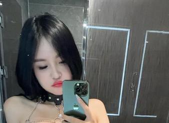 微密圈 – 黑色系私拍，再加上张鑫baby，哦，你会发现意外的组合乐趣！