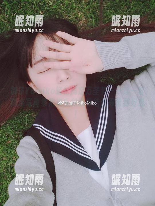 御子Yumiko 御子Yumiko轻松搞定万圣节——这一套精选写真集将欢乐和惊悚结合得恰到好处!