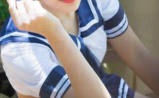推女神 – 看这些精选图片,朱赢Molly女王似乎在低语,带着半点俏皮和夺目的自信。