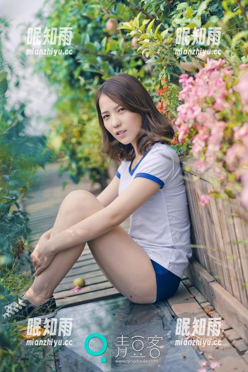 推女神-苏糯米 推女神 - 今天的私拍配水手服,苏糯米的原图好像在说“快来看我”。