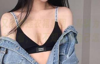 果咩酱又更新连衣裙套图,私以为她这身打扮太好看,但不知道她自己怎想。