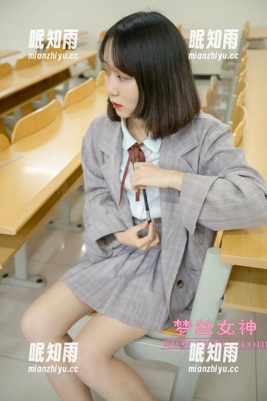 梦丝女神-莹仙女 梦丝女神 - 莹仙女步伐轻盈,高跟鞋照样引发图库的混乱?