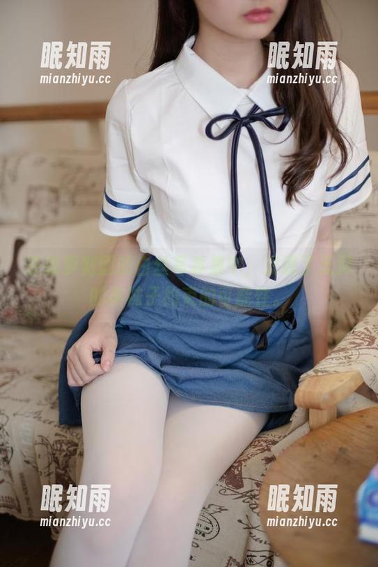 森萝财团 在森萝财团的白丝写真集中,发现了无尽的被袜子约束的可能性。
