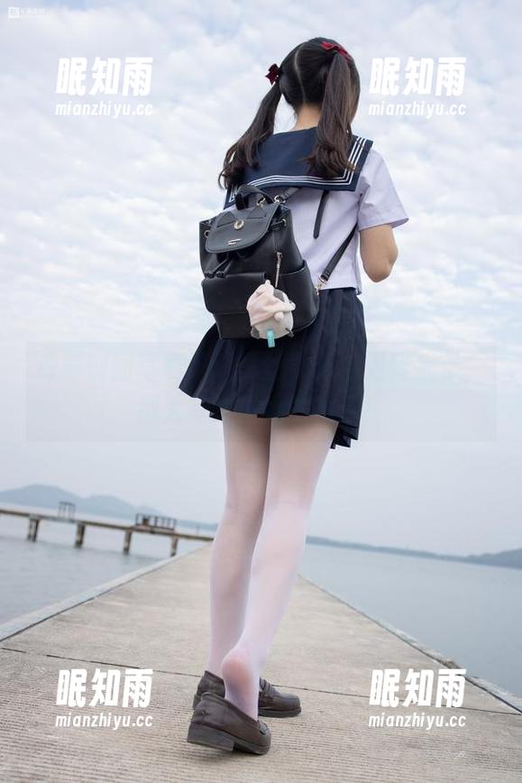 森萝财团 森萝财团写真集:黑丝女仆,温馨提示,别太专注于她的袜子!