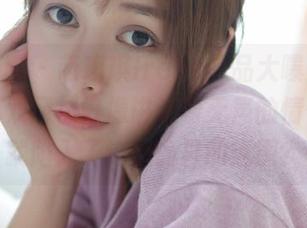 模范学院 – 萌琪琪Irene作品大曝光，原图中那双网袜好像讲述着无声的情愫，咋就陷入了这种诡异的氛围？