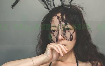 这款皮衣全套,樱晚gigi在原图里诠释得淋漓尽致,实在是太飒了吧。